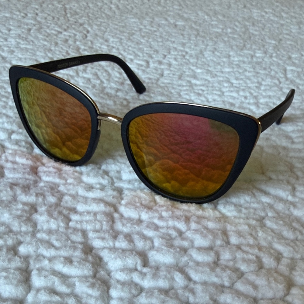 Foster Grant Black & Gold Polarized Sunglasses